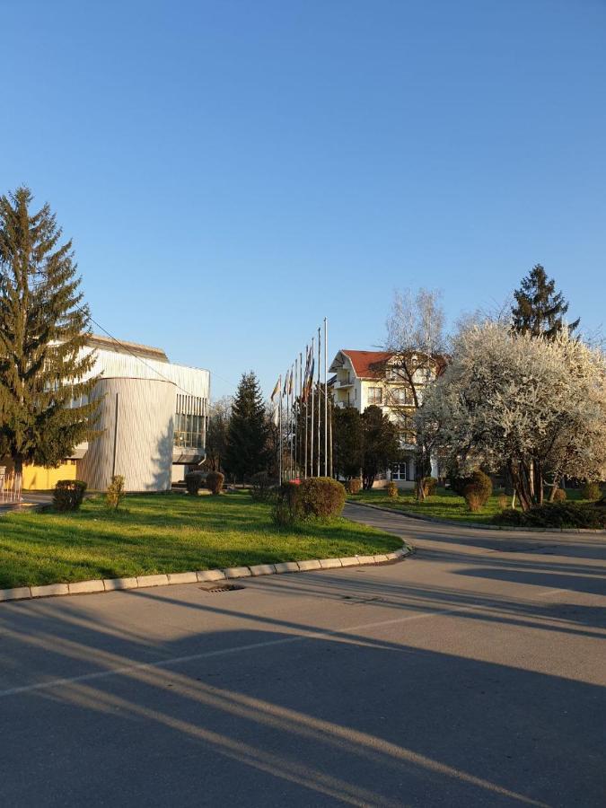 Târgu-Mureş Hotel Everest מראה חיצוני תמונה
